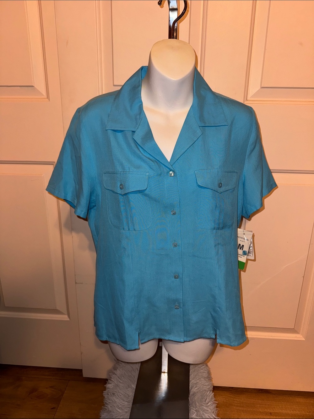 NWT Light Blue Button-Front Short Sleeve Women's silk Top medium